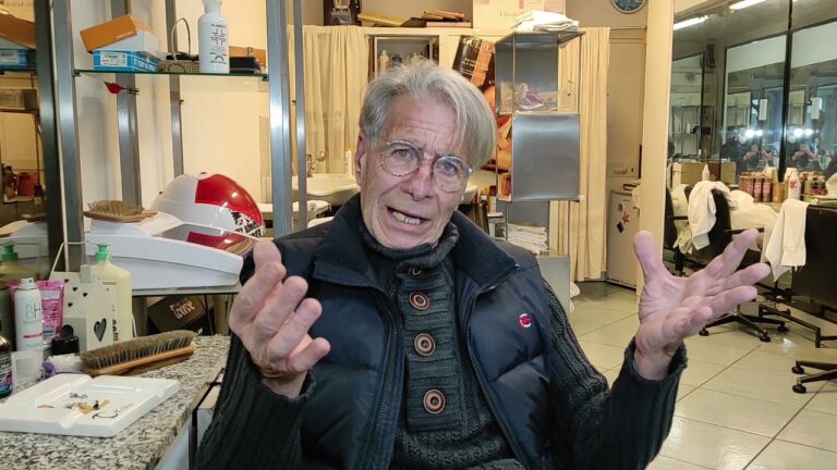 “LA ZONA ROSSA PER ISCHIA E’ UN’INGIUSTIZIA”, CARMELO AMENTE FA LO SCIOPERO DELLA FAME E TIENE IL SALONE APERTO DISOBBEDENDO AI DIVIETI