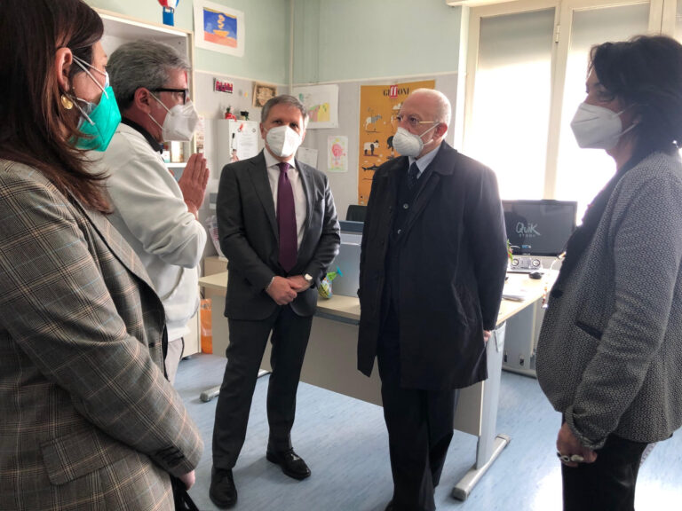 IL PRESIDENTE DE LUCA VISITA IL CENTRO DI QUALIANO DELL’ASL NA2 IN OCCASIONE DELLA GIORNATA MONDIALE DELL’AUTISMO