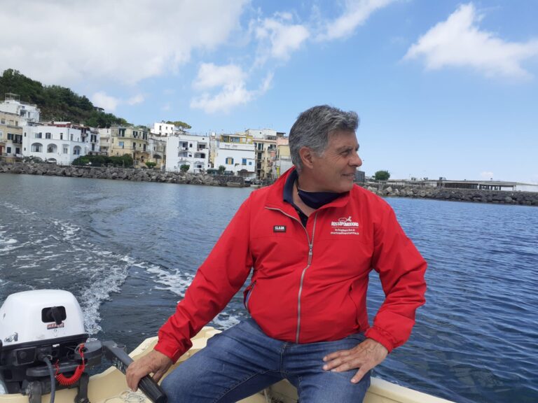 MAREVIVO NOMINA GIULIO LAURO CAVALIERE DEL MARE. IL RICONOSCIMENTO DELL’ASSOCIAZIONE ALL’IDEATORE DEL PROGETTO “NAVIGANDO VERSO AENARIA”.