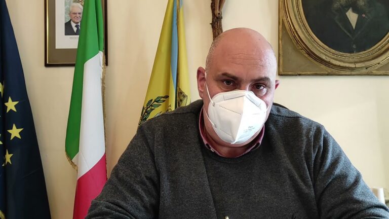 ENZO FERRANDINO E CAROLINA MONTI FIRMANO L’ORDINANZA SUL VERDE PRIVATO: “AZIONE SINERGICA CON I CITTADINI PER TUTELARE IN TERRITORIO SIA NEL PUBBLICO CHE NEL PRIVATO”