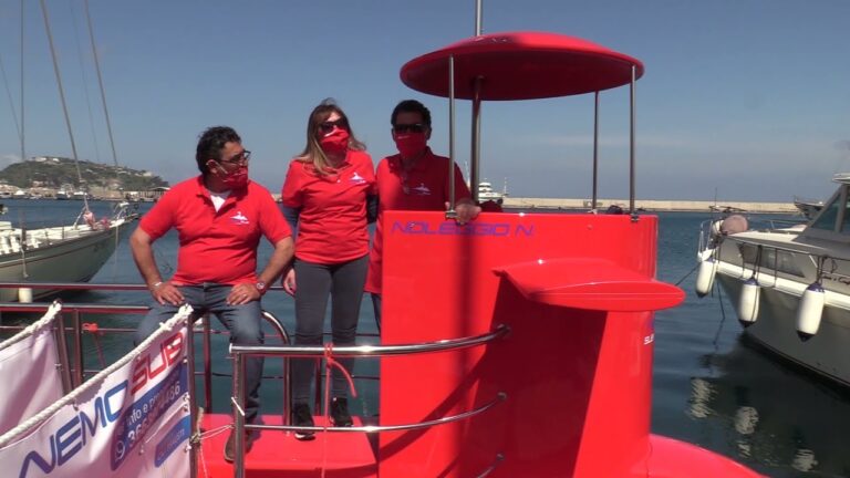 STAMATTINA NEL PORTO DI CASAMICCIOLA PRESENTATO ALLA STAMPA “NEMO SUB”, IL SOMMERGIBILE CHE DARA’ LA POSSIBILITA’ A RESIDENTI E TURISTI DI AMMIRARE I FONDAMI MARINI DELL’ISOLA D’ISCHIA