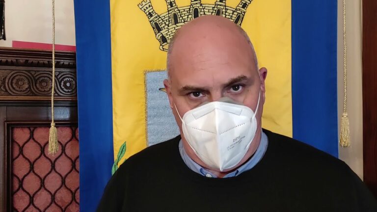 ISCHIA – UNA ROTATORIA PER L’INCROCIO DEI SEMAFORI, ENZO FERRANDINO: “DA ANNI SE NE PARLA, C’E’ LA VOLONTA’ CONCRETA DELLA CITTA’ METROPOLITANA. COSI’ RENDIAMO PIU’ FLUIDA LA CIRCOLAZIONE”