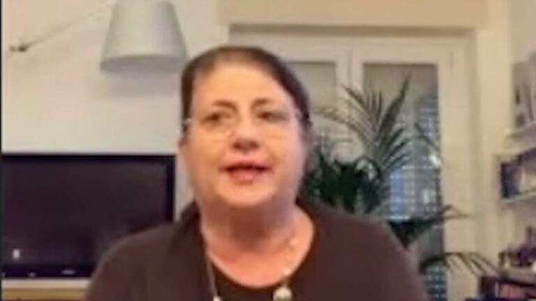 RIAPERTURA DELLE SCUOLE A FORIO, CHIARA CONTI: “BAMBINI FELICI DI ESSERE RITORNATI IN CLASSE MA LA CITTADINANZA NON DEVE ABBASSARE LA GUARDIA, I CASI COVID CI SONO ANCHE NEL NOSTRO COMUNE”