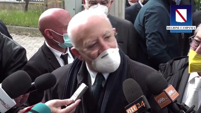 DE LUCA REPLICA A FIGLIUOLO: “DOPO OTTANTENNI E FRAGILI NON INTENDIAMO PROCEDERE PER FASCE D’ETA’”