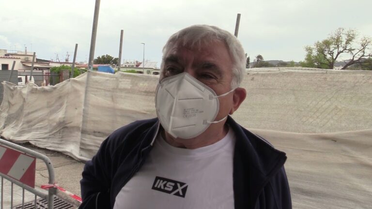 L’EX SINDACO DI FORIO FRANCO IACONO TRA I PRIMI VACCINATI AL PALACASALE: “BENE LE VACCINAZIONI, MA SI POTEVA EVITARE DI CREARE UN’INUTILE DISCRASIA TRA SALUTE E SPORT”