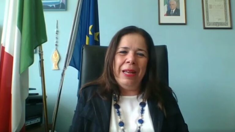 IL LICEO DI ISCHIA SI RIFA’ IL LOOK, SONO IN CORSO DI SVOLGIMENTO LAVORI DI ORDINARIA E STRAORDINARIA MANUTENZIONE ALLE FACCIATE DEL POLIFUNZIONALE E ALLA PALESTRA