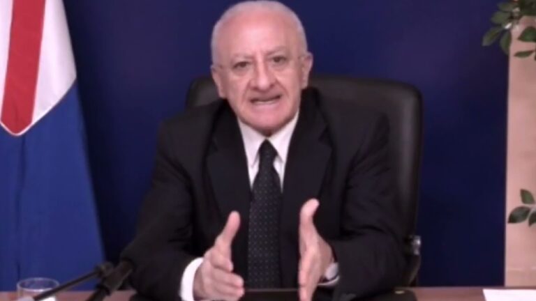 CORONAVIRUS, DE LUCA INSISTE SULLA LINEA DURA: “COME REGIONE RIAPRIREMO TUTTO QUANDO CI SARANNO LE CONDIZIONI, IL CONTRATTO PER LA FORNITURA DI SPUTNIK È PIENAMENTE LEGITTIMO”