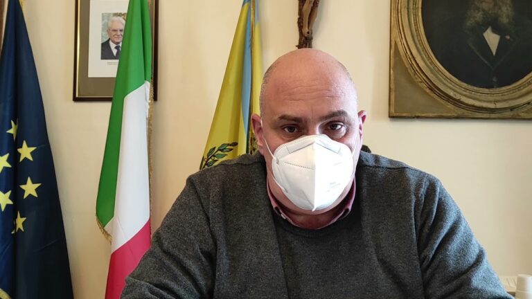 ENZO FERRANDINO E L’AUMENTO DEI CONTAGI: “NUMERI INFERIORI ALLE MEDIE REGIONALI, SCUOLE APERTE MA SERVE PIU’ SENSO DI RESPONSABILITA'”