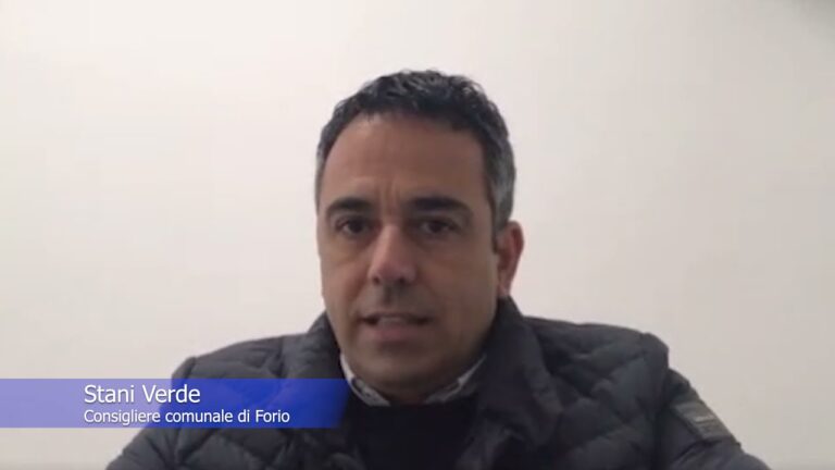 A FORIO SI SMONTA LA SCALA E PARTE DELLA RINGHIERA SUL BELVEDERE DI MONTICCHIO, STANI VERDE: “DA MESI DENUNCIAMO CHE SI TRATTAVA DI LAVORI ABUSIVI”