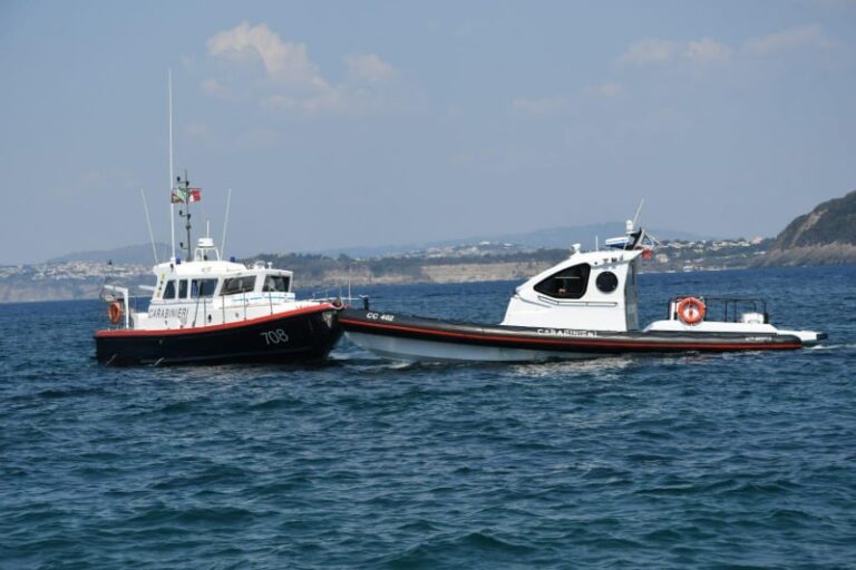 MARE SICURO, WEEKEND DI CONTROLLI PER I CARABINIERI: TRA ISCHIA E PROCIDA ELEVATE 10 SANZIONI PER UN IMPORTO COMPLESSIVO DI 4MILA EURO