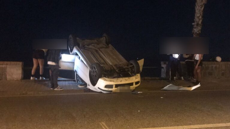 AUTO SI RIBALTA NELLA NOTTE: NULLA DI GRAVE PER DUE RAGAZZE, MULTATE PER VIOLAZIONE COPRIFUCO