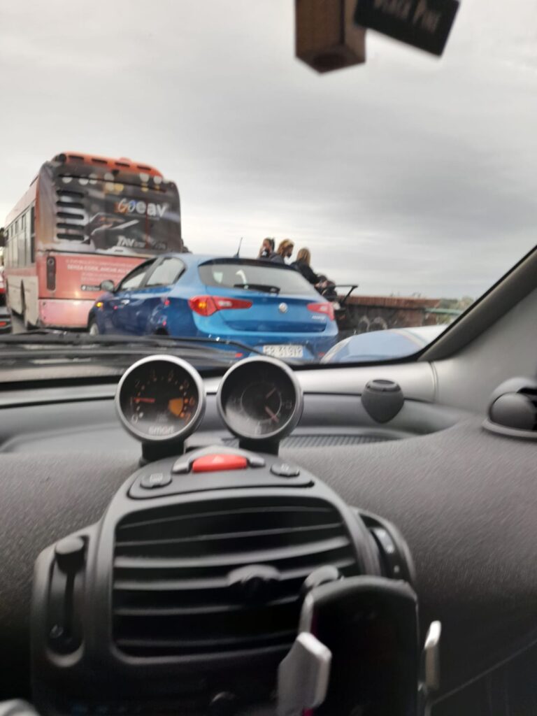 CINQUE DENUNCIATI PER LA RISSA SULL’AUTOBUS: ECCO COSA È SUCCESSO