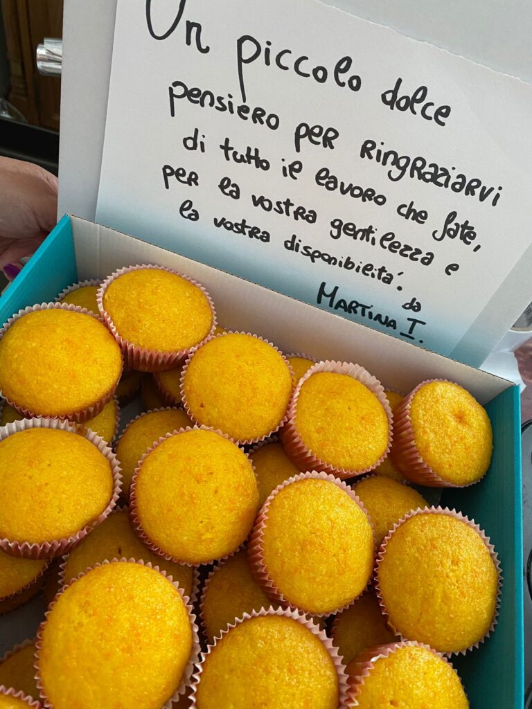 UN DOLCE PENSIERO PER GLI INFERMIERI DELL’HUB VACCINALE DI FORIO