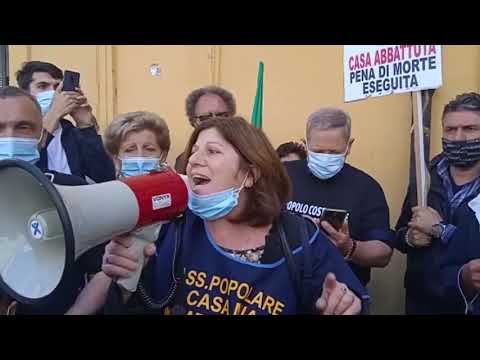 “SI FERMINO LE RUSPE SUBITO E SI ATTUI UNA MORATORIA DELLE DEMOLIZIONI”, A ROMA L’ENNESIMA MANIFESTAZIONE PER DIRE BASTA AGLI ABBATTIMENTI DELLE PRIME CASE