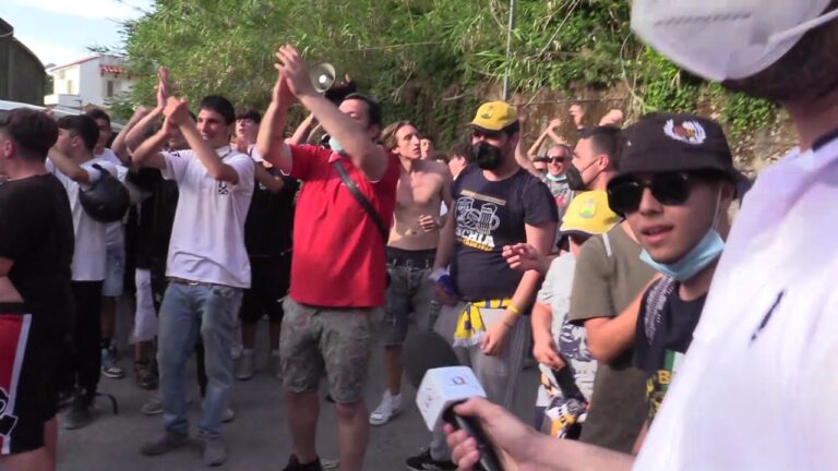 L’ISCHIA CALCIO CONTINUA A SOGNARE: I GIALLOBLU BATTONO IL PIANURA E CONQUISTANO IL PRIMO POSTO NEL GIRONE, IN UN POMERIGGIO DI FUOCO