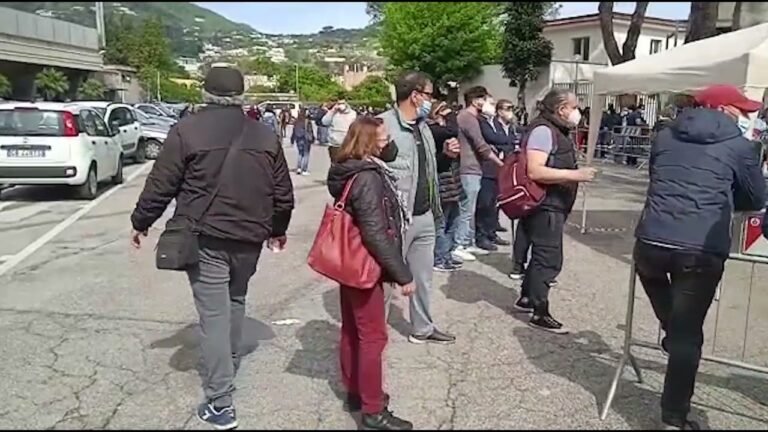 OGGI INOCULATE QUASI DUEMILA DOSI TRA ISCHIA E FORIO, CONTINUA SPEDITA LA VACCINAZIONE DI MASSA SULL’ISOLA VERDE. IN TOTALE SONO OLTRE 20.000 GLI ISOLANI VACCINATI
