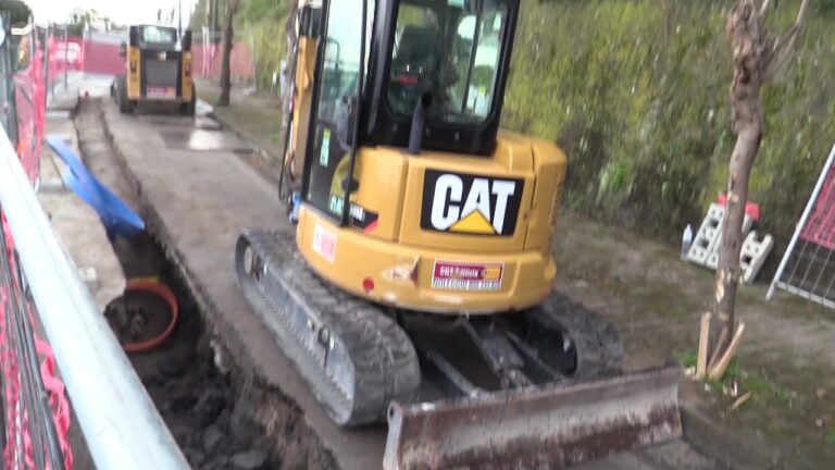 LAVORI DI METANIZZAZIONE POMERIDIANI, A CASAMICCIOLA CODE LUNGHISSIME ED AUTOMOBILISTI IMBOTTIGLIATI NEL TRAFFICO PER OLTRE 40 MINUTI, CITTADINI ESASPERATI: “SI LAVORI DI NOTTE E SI METTA FINE A QUESTA VERGOGNA”
