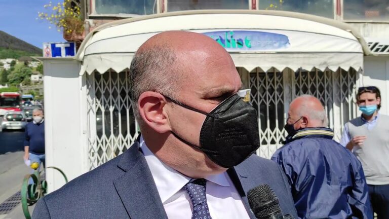 I SINDACI APPLAUDONO DE LUCA: “FONDAMENTALE VACCINARE LE ISOLE, ORA IL TURISMO PUO’ RIPARTIRE”