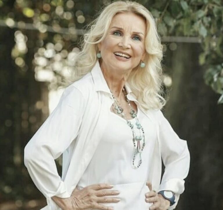 CINEMA – L’ISCHIA FILM FESTIVAL PREMIA BARBARA BOUCHET