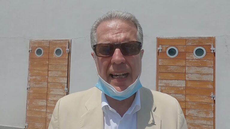 FORIO, IN CONSIGLIO COMUNALE IL SINDACO DEL DEO APRE ALLA COLLABORAZIONE CON LA MINORANZA: “GESTIAMO INSIEME I FONDI DEL RECOVERY FAND E DEL RECOVERY PLAN”, L’AVV. ENZO DI MAIO DECLINA L’INVITO: “NON CI SONO LE CONDIZIONI DI TRASPARENZA PER UN ACCORDO POLITICO”