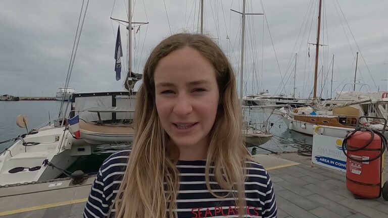 NEL PORTO DI CASAMICCIOLA HA FATTO TAPPA IL CATAMARANO DELLA “SEA PLASTICS” IMPEGNATO A RILEVARE I LIVELLI DI INQUINAMENTO DA MICROPLASTICA NEL MEDITERRANEO, ANTONIO PINTO: “L’ISOLA D’ISCHIA HA BISOGNO DI UNA SVOLTA GREEN”