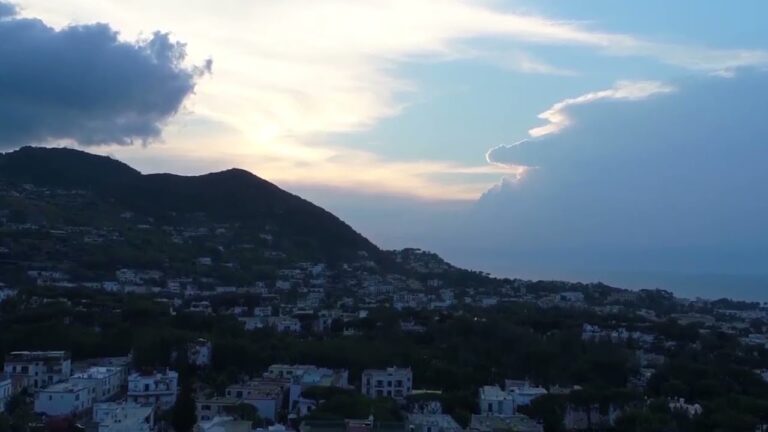 ISCHIA SI LIBERA DEL COVID: I CONTAGI  SCENDONO SOTTO QUOTA 50, IL REPARTO COVID DEL RIZZOLI E’ VUOTO