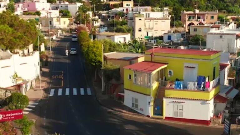 ORA BASTA INFANGARE LA DIGNITA’ DEGLI STAGIONALI, LAVORATORI DA SEMPRE SFRUTTATI COME ANIMALI DA SOMA, GENNARO SAVIO: “GLI ALBERGATORI CHE LAMENTANO L’IMPOSSIBILITA’ DI TROVARE PERSONALE, DICANO PUBBLICAMENTE A QUALI CONDIZIONI ASSUMONO I PROPRI DIPENDENTI”