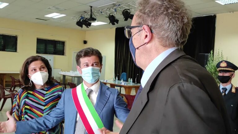 SULL’ABUSIVISMO IL PREFETTO VALENTINI SCARICA DI NUOVO SUI COMUNI. SUL TRASPORTO  RIFIUTI RECEPISCE MA NON COMMENTA, POI  BACCHETTA I COMUNI ISOLANI PERCHE’ PRIVI DI IMPIANTO VIDEOSORVEGLIANZA