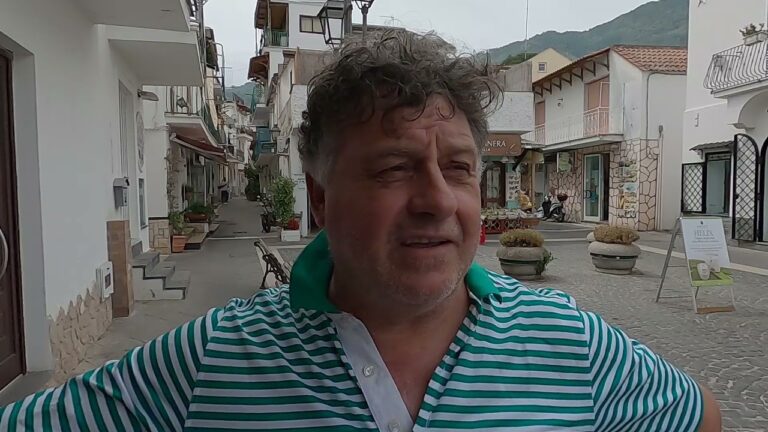 IN PIENA PANDEMIA FIOCCANO DECINE DI MULTE NELLA ZTL, A CASAMICCIOLA ESPLODE LA RABBIA DI COMMERCIANTI E CITTADINI: “CI AVEVANO DETTO CHE LA ZTL ERA SPERIMENTALE E CHE NON SCATTAVA LA MULTA”