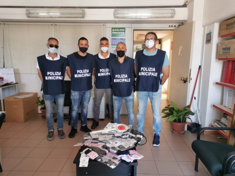SICUREZZA STRADALE, VENDITORI AMBULANTI E SICUREZZA SUL TERRITORIO: INTENSIFICATA L’ATTIVITA’ DELLA POLIZIA MUNICIPALE DI ISCHIA