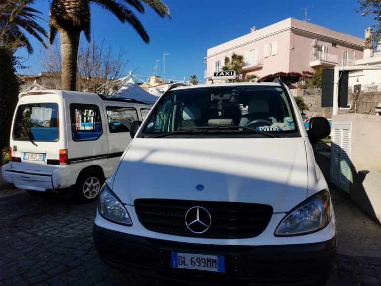 FORIO – LAVORI AL PORTO E POSTEGGIO TAXI, I TASSISTI DI FORIO PROCLAMANO LO STATO DI AGITAZIONE