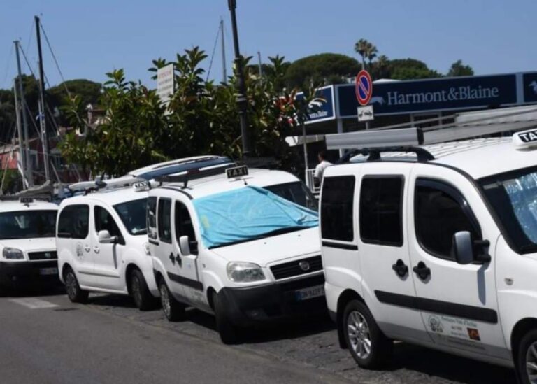 TASSISTA ISCHITANO AGGREDISCE UN COLLEGA DI LACCO AMENO AL PORTO DI ISCHIA PER UN TRANSFER, TURISTA AMERICANA IN LACRIME