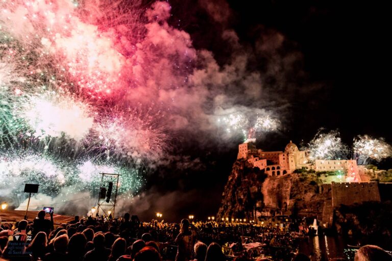 ANNULATA LA FESTA DI SANT’ANNA! DE LUCA, L’ASL E LA POLIZIA DICONO NO A TRE GIORNI DALL’EVENTO