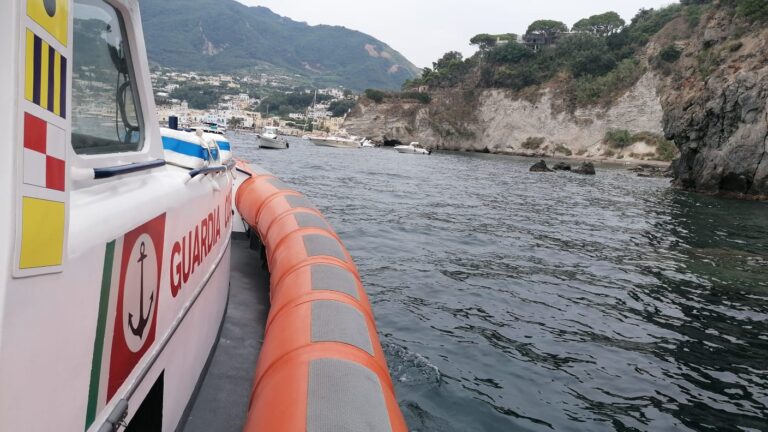 BOOM DI ARRIVI NEL WEEKEND SULL’ISOLA D’ISCHIA. CONTROLLI INTENSI DELLA GUARDIA COSTIERA
