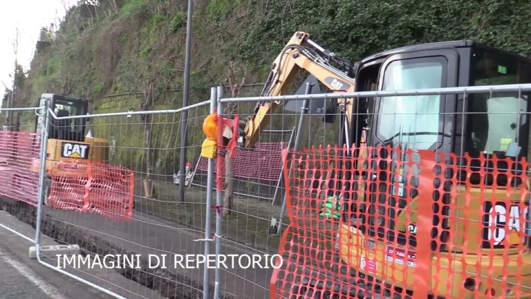 ALTRA GIORNATA INFERNALE A CAUSA DEI LAVORI, LA RABBIA DEI CITTADINI:  “A CASAMICCIOLA METTONO L’ASFALTO IL 15 LUGLIO”