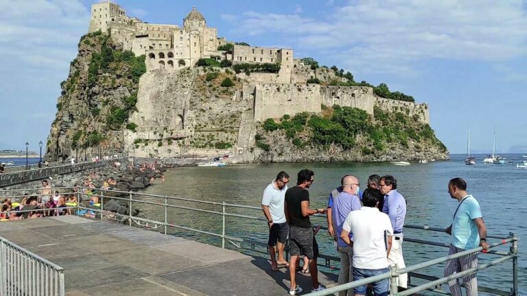 ORA E’ UFFICIALE, ALLA FESTA DI SANT’ANNA SOLO CON IL GREEN PASS O CON IL TAMPONE NEGATIVO. TRE BARCHE IN GARA, POI SUONA LA SCARLATTI, CONDUCE ALESSANDRO RUBINETTI