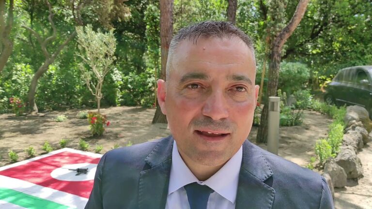 UN’AREA DELLA PINETA MIRTINA DI ISCHIA DEDICATA AI MARINAI DI ISCHIA E ALLE CAPITANERIE DI PORTO. AL TAGLIO DEL NASTRO DI UNSI E COMUNE DI ISCHIA PRESENTE ANCHE L’AMMIRAGLIO PETTORINO