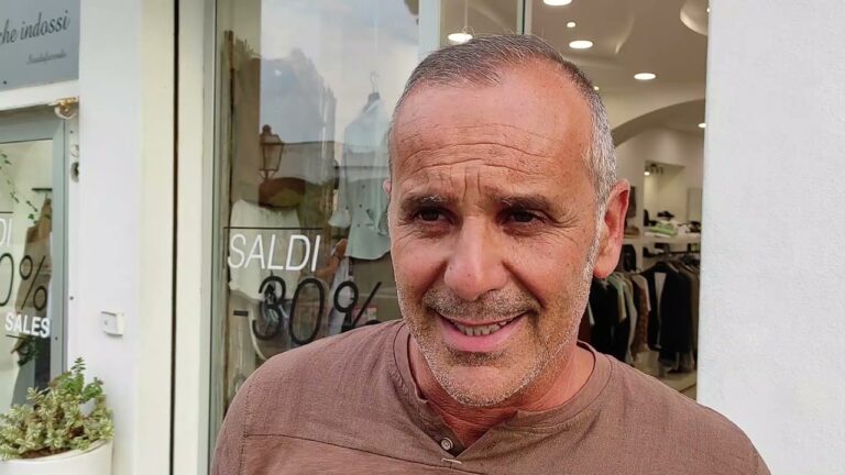 IL CENTRO DI CASAMICCIOLA TERRA DI NESSUNO TRA UBRIACHI E DISORDINE PUBBLICO. IL GRIDO DI DOLORE DELL’IMPRENDITORE VITO DEL DEO: “SENZA PROGRAMMAZIONE E ATTENZIONE ALLE PICCOLE COSE SIAMO DESTINATI A FALLIRE”