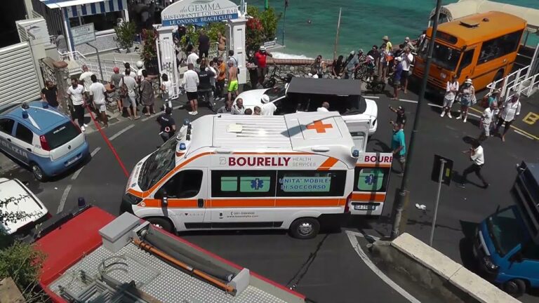 CAPRI, SI AVANZANO LE PRIME IPOTESI SULLE CAUSE CHE HANNO PRODOTTO LA TRAGEDIA DEL BUS PRECIPITATO NEL VUOTO. PROFONDO CORDOGLIO PER LA MORTE DELL’AUTISTA EMANUELE MELILLO, I FERITI DOVREBBERO ESSERE TUTTI FUORI PERICOLO DI VITA