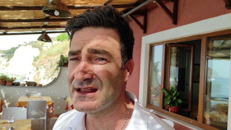 ESTATE DIFFICILE AI MARONTI TRA L’ASSENZA DI SPIAGGIA E IL MARE SPORCO. MARCO TROFA (HOTEL LA GONDOLA): “CI VORREBBE PIU’ COLLABORAZIONE TRA ENTI”