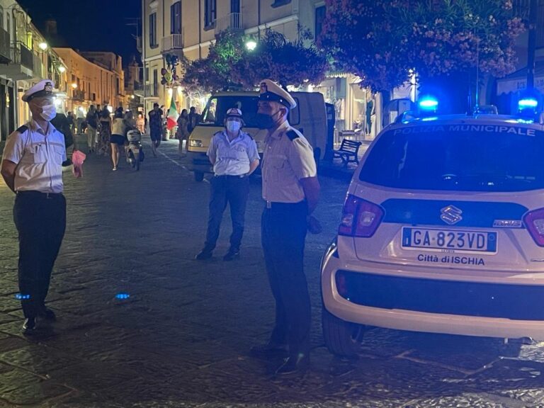 SACCHETTO SELVAGGIO E BICI ELETTRICHE: CONTINUANO I CONTROLLI DELLA POLIZIA MUNICIPALE DI ISCHIA