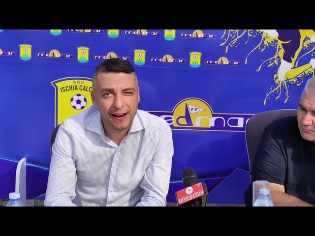 CALCIO – ISCHIA, MISTER ANGELO IERVOLINO SI PRESENTA ALLA PIAZZA GIALLOBLU: “FAREMO IL MASSIMO PER PORTARE L’ISCHIA IN ALTO”