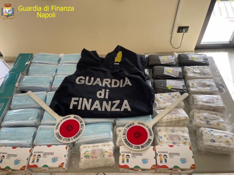 GUARDIA DI FINANZA NAPOLI: SEQUESTRATI 1,2 MILIONI DI ARTICOLI CONTRAFFATTI O NON SICURI, TRA CUI MASCHERINE ANTICOVID