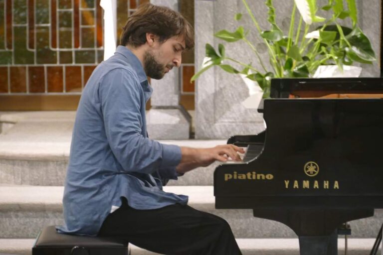 ARMONIAE – APPUNTAMENTI MUSICALI A CASAMICCIOLA TERME. GIOVEDI’ 2 SETTEMBRE IL CONCERTO DEL PIANISTA ANGELO GALA