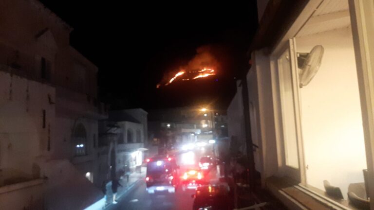 INCENDIO A FORIO, SCOPPIA UNA BOMBOLA