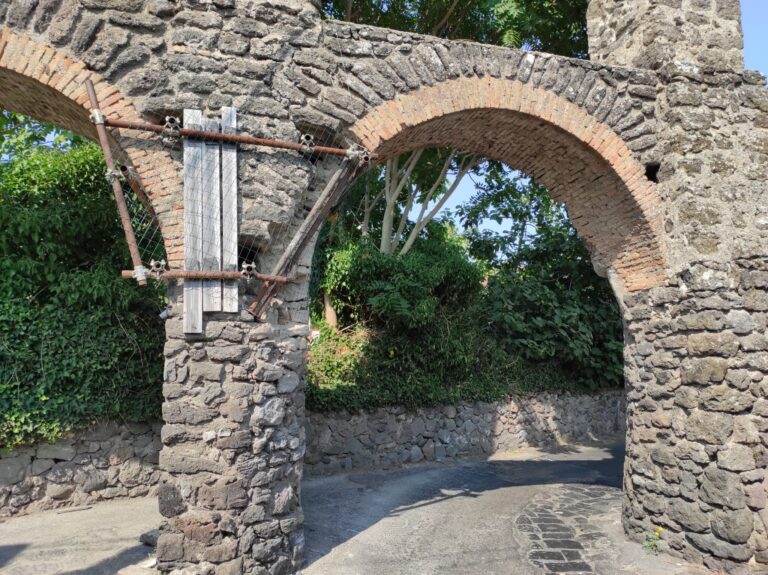 INTERVENTO LAMPO ALL’ACQUEDOTTO DI ISCHIA: ERA STATO DANNEGGIATO E MOMENTANEAMENTE INTERDETTO