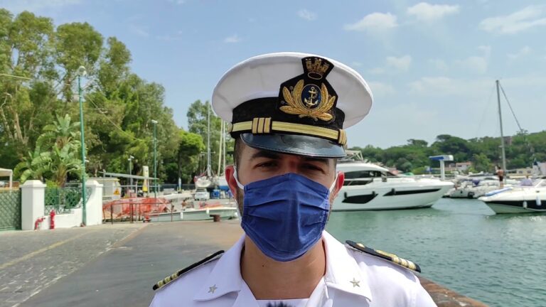 IMBARCAZIONE DA DIPORTO NON VEDE LO SCOGLIO DEL SOCCORSO E SI SCHIANTA. CIPRESSO: “TUTTI ILLESI, COMPLETATE LE OPERAZIONI  DI RECUPERO DELL’UNITA'”