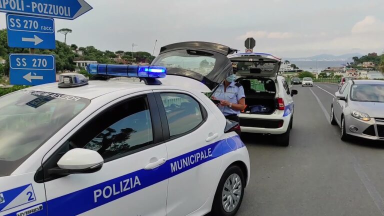 FERRAGOSTO E NON SOLO, IL BILANCIO DELLA POLIZIA MUNICIPALE DI ISCHIA: TRE SANZIONI PER FITTI IRREGOLARI, 50 VERBALI PER VIOLAZIONI AL C.D.S. E CINQUE BICI ELETTRICHE SEQUESTRATE