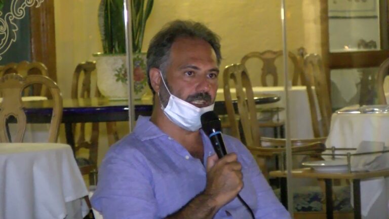 CATELLO MARESCA, CANDIDATO SINDACO DI NAPOLI, PRESENTA IL SUO ULTIMO LIBRO A LACCO AMENO: “DA MAGISTRATO A POLITICO PER POTER CAMBIARE LE SORTI DI QUESTA CITTA’ ORMAI ABBANDONATA”
