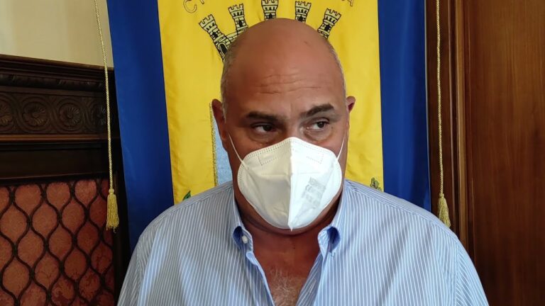CAMPER VACCINI, IL SINDACO ENZO FERRANDINO: “INIZIATIVA CHE HA RISCOSSO SUCCESSO E VA RIPETUTA, LA VACCINAZIONE UNICA ARMA OGGI A DISPOSIZIONE”